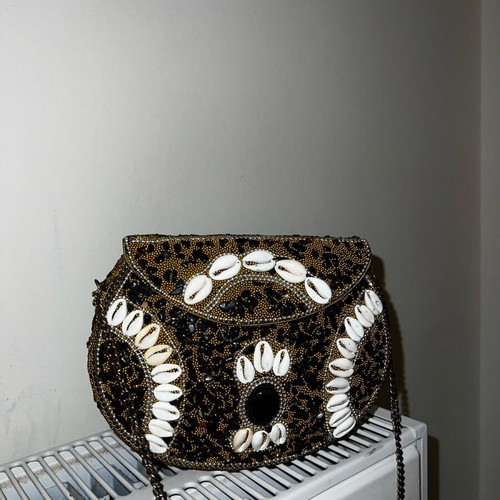 Handmade crossbody bag with shells like new