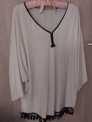 Boho blouse free size batsleeve like new, knit fabric