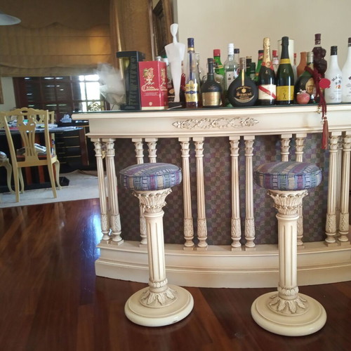 Antique set imported from Spain with two-seater sofa, bar, two stools and table like new
