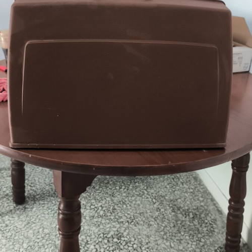 Singer sewing machine like new with case