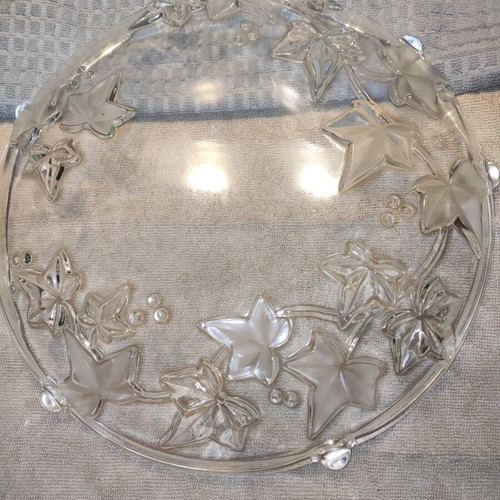 Large glass platter with embossed flower designs like new, 30 cm