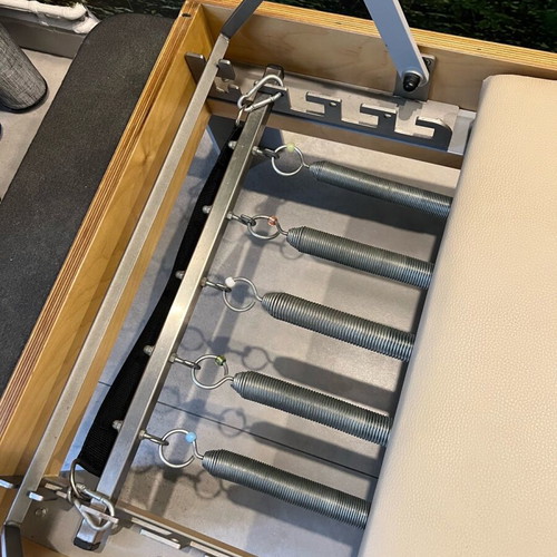Pilates Reformer bed used with 5 resistances Artaction