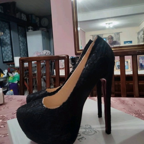 Black lace pumps new, sizes 37 and 37.5