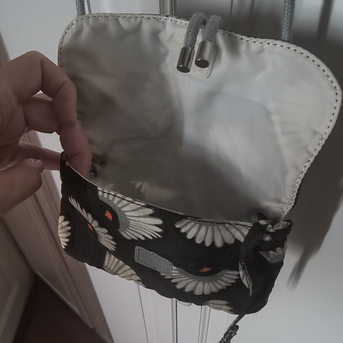 Kipling shoulder bag like new with floral design and practical cord closure