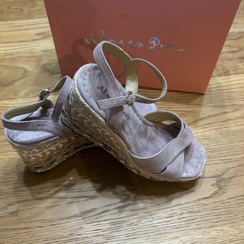 Alma en Pena Lilac Suede Platform Sandals Size 37 Like New