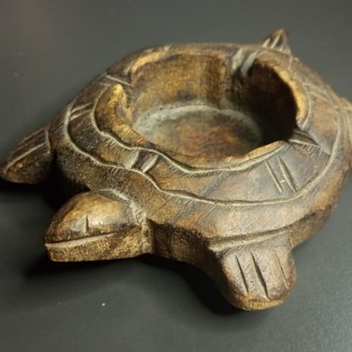 Handmade wooden turtle-shaped ashtray like new