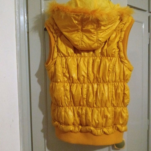 Medium jacket vest with detachable hood