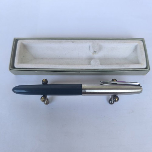 Parker 21 fountain pen made in USA, blue resin and stainless steel cap