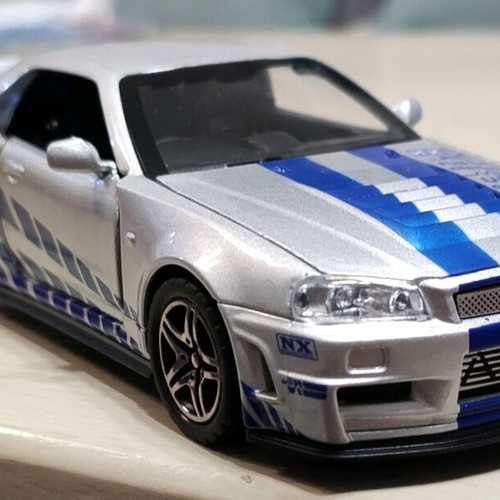 Nissan Skyline R34 1:32 toy car like new with lights and sounds