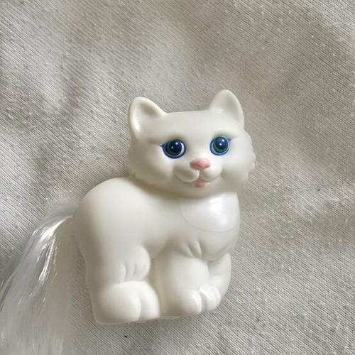 White Little Kitty Bella figure new