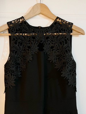 One-piece jumpsuit with lace like new, size XS