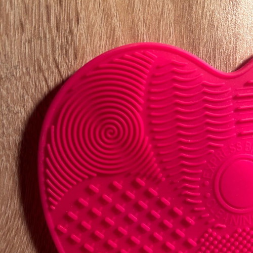 Brush cleaning tool new, pink with suction cups
