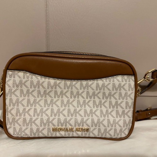Michael Kors medium bag like new, black and white