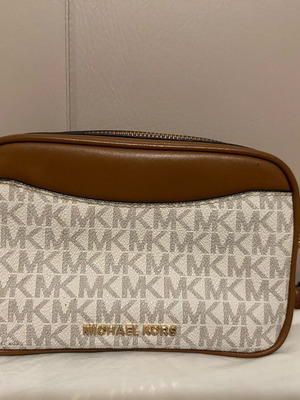 Michael Kors medium bag like new, black and white