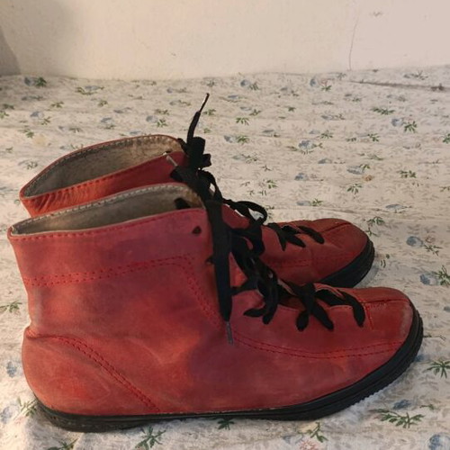 Red leather ankle boots size 37 used, sturdy design with black laces