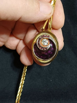 Pendant with spiral design and crystal, like new