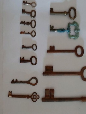 Antique keys used, pack of 13 old keys