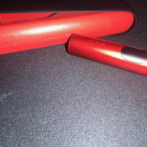 Iqos Iluma iUnlock device with box and cable