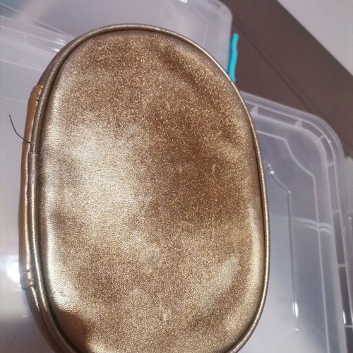 Women's toiletry bag used with mirror and zipper