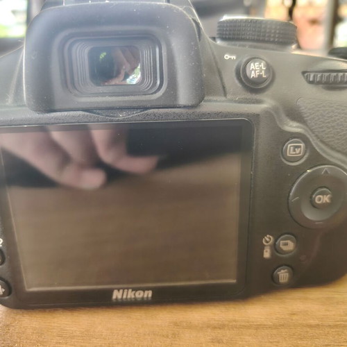 Nikon D3200 DSLR 24.2MP with 18-55mm VR lens like new