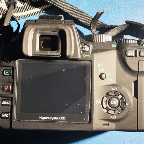 Olympus E-500 SLR Digital Camera 8.0 MPixel with Zuiko 14-45 Lens Like New