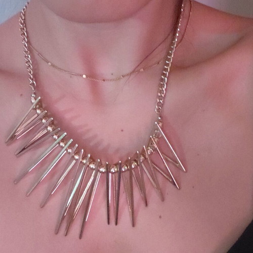 Rock necklace like new, gold tone for edgy look