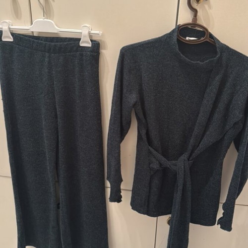 Woolen tracksuit set in cypress color like new