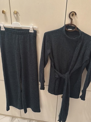 Woolen tracksuit set in cypress color like new