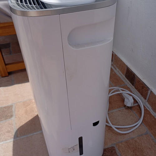 Toyotomi TDE-16DTI dehumidifier used, 140W, with wheels