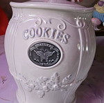 Large ceramic cookie jar like new