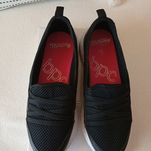 Slip-on athletic shoes bpc like new, size 37, black and white