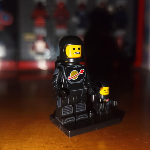 Black Astronaut minifigure with baby and base, Lepin