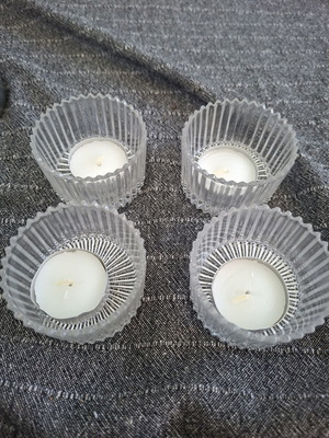 Glass candle holders set of 4 with tealights like new, 7 cm each