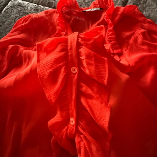 Women's red shirt size L with ruffles and wide balloon sleeves like new