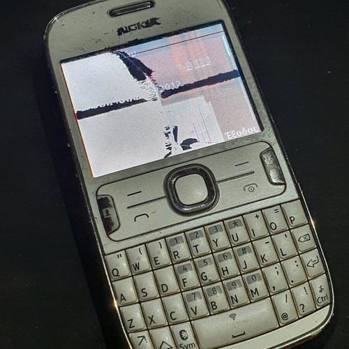 Nokia Asha 302 RM-813 used parts with broken screen and SIM slot