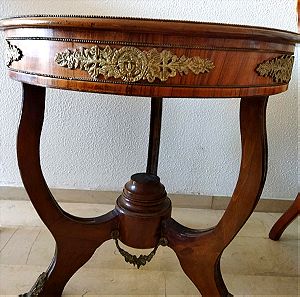 Σκαλιστό τραπέζι vintage ξυλινο