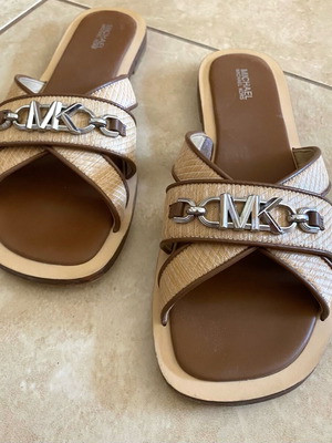 Michael Kors παντόφλες μπεζ, μέγεθος 40, σχεδόν καινούργιες με κουτί