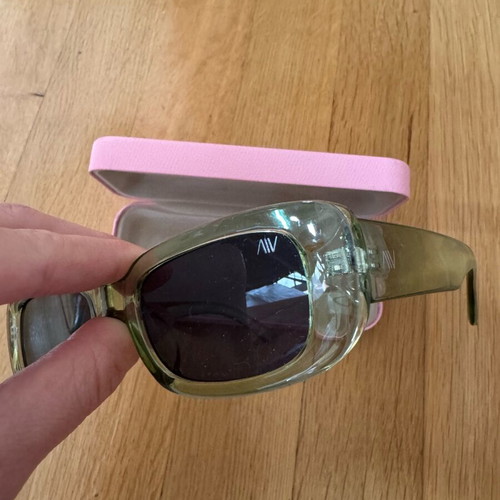 AV Sunglasses Neoma green sunglasses new, rectangular frames
