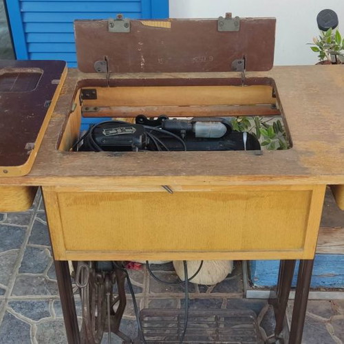 Singer sewing machine used from the 1950s
