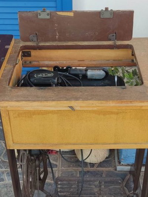 Singer sewing machine used from the 1950s
