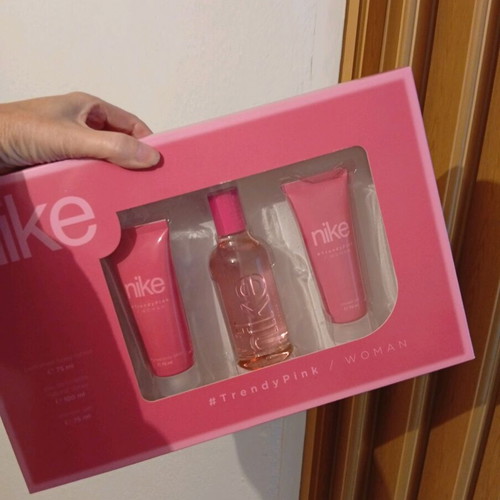 Nike Trendy Pink 100 ml women's gift set new
