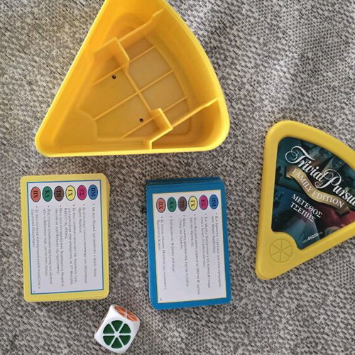Trivial Pursuit Family Edition pocket size like new