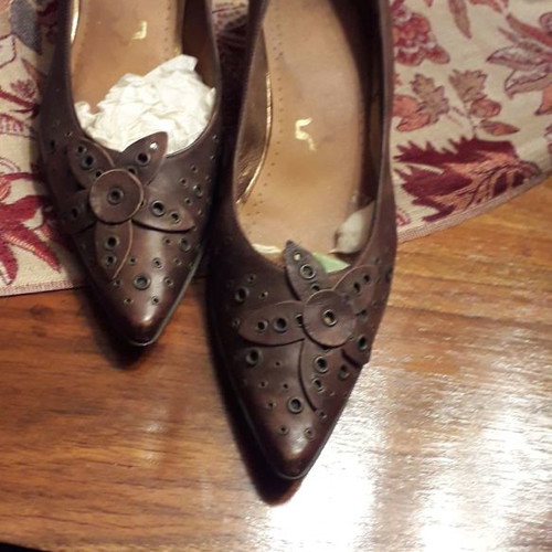 Leather branded vintage shoes size 38.5 in excellent condition