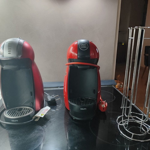Dolce Gusto espresso machine set with capsule holder