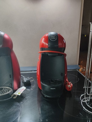 Dolce Gusto espresso machine set with capsule holder