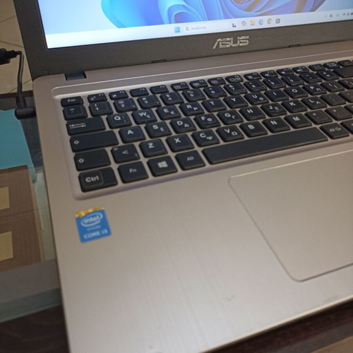 Asus R540L laptop like new, Intel Core i3, 8GB RAM, 128GB SSD, 15.6" FHD