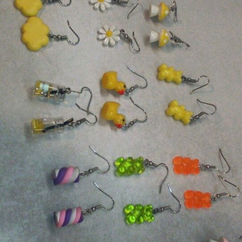 Set of 13 earrings like new, multicolored