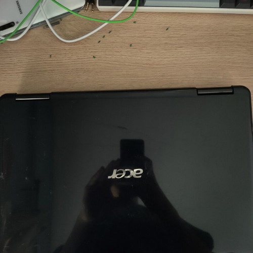 Acer laptop used with broken screen for spare parts