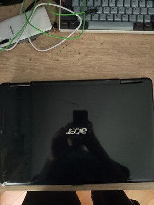 Acer laptop used with broken screen for spare parts
