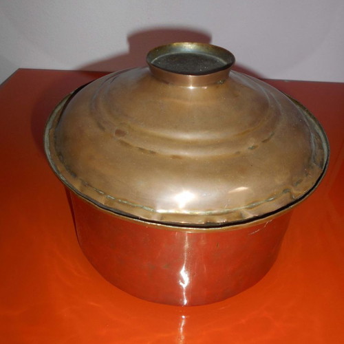 Bronze old pot with lid used, diameter 19/21 cm